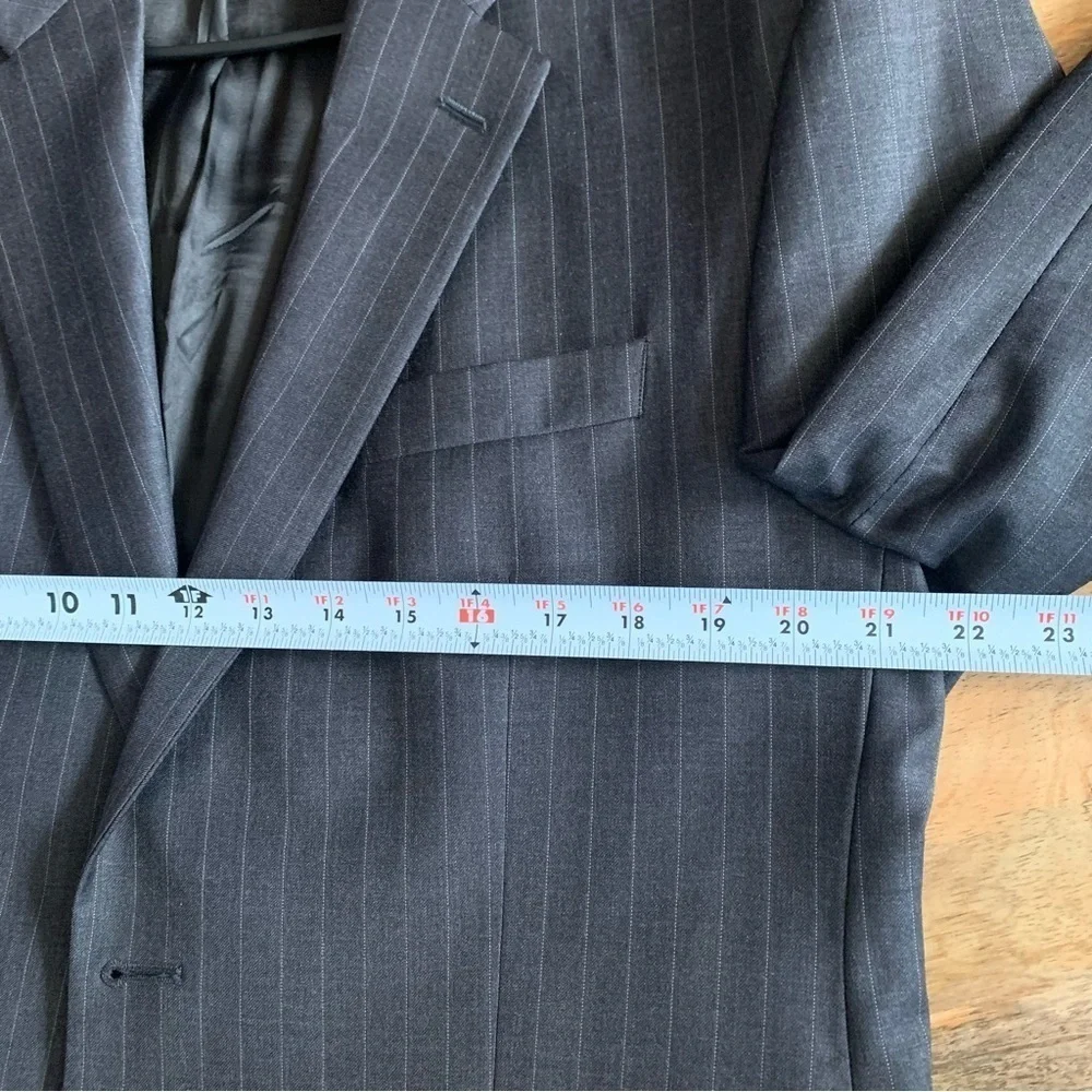 Lauren Ralph Lauren Men's Wool Sport Coat Gray Pinstripe 2 Button Size 41R‎